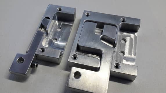 Self-latch aluminium housing